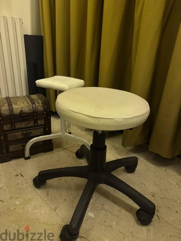 medical and estetical beds and chairs 3