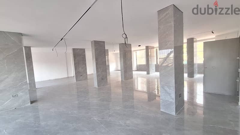 Showroom for rent in Zalka, Prime location. 1