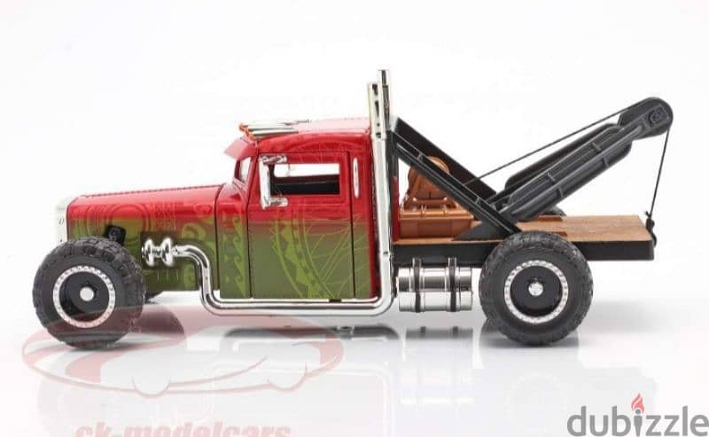 Peterbilt Truck (Movie Hobbs and Shaw)diecast car model 1;:24. 2