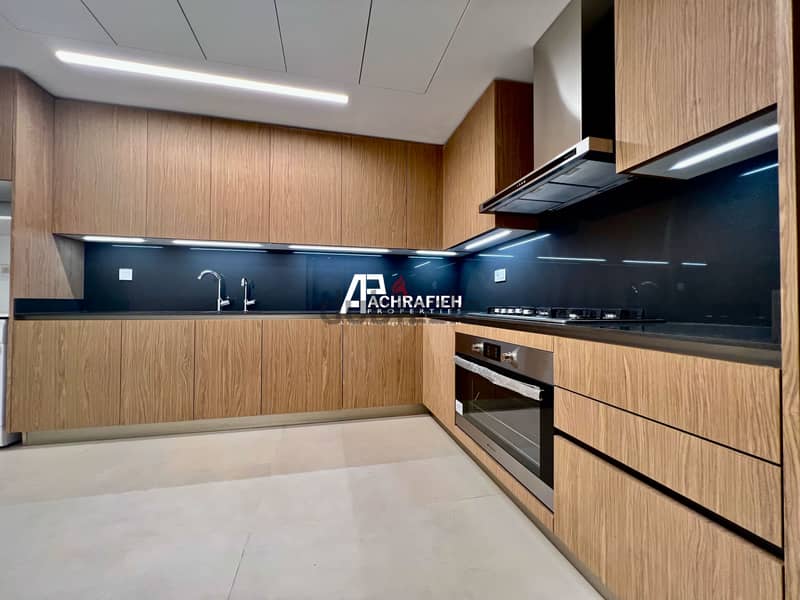 Apartment For Sale In Gemmayze - شقة للبيع في الجميزة 3