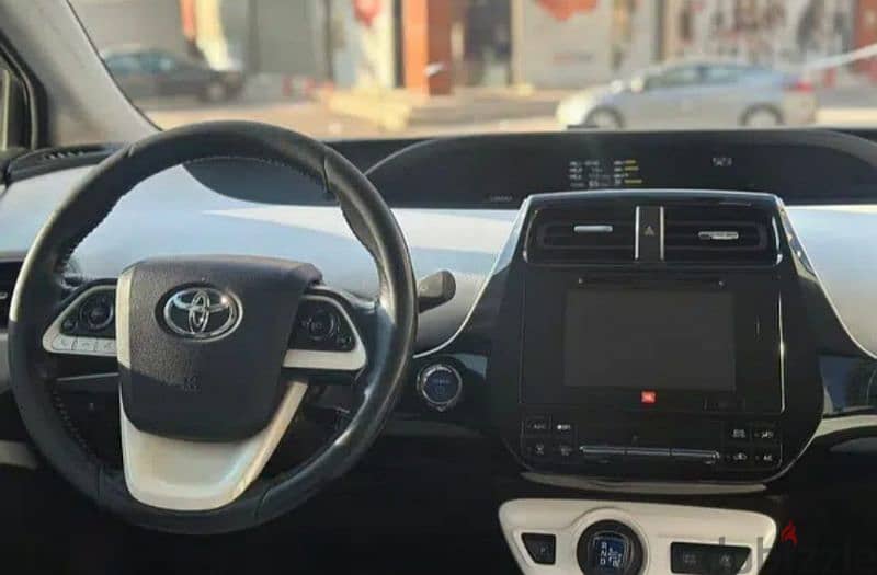 Toyota Prius 2017 5