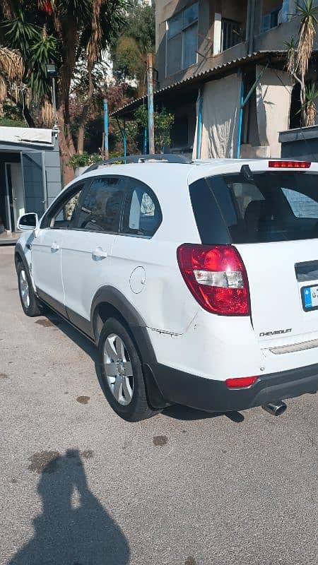 Chevrolet Captiva 2012 super clean 4 cylinder 3