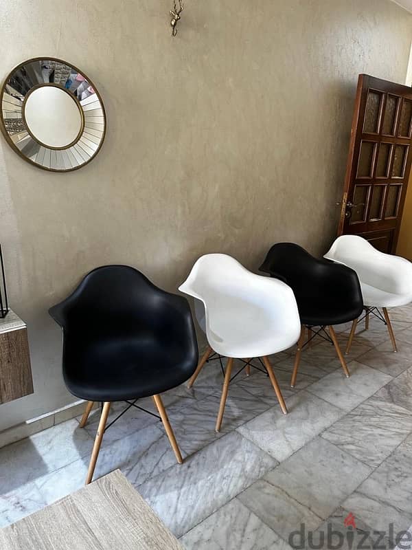 6 modern dining chairs like new. 240$ 4