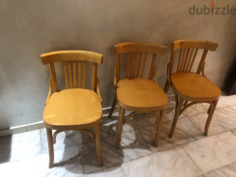 3 vintage bamboo chairs in excellent condition. 100$ 4