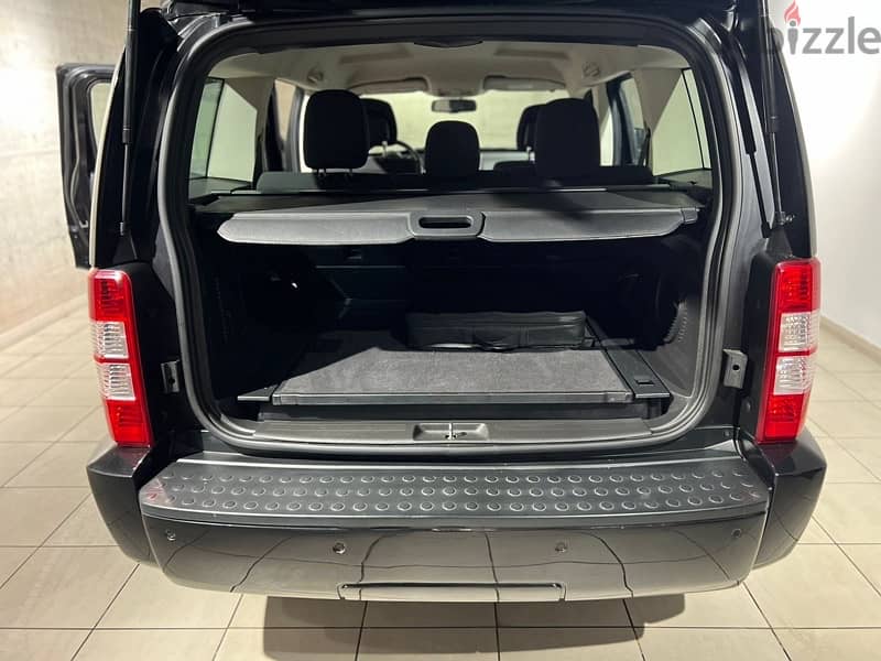 Dodge Nitro 2011 company source 60,000km only 16