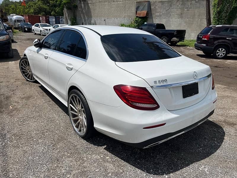 Mercedes E300 2017, full options, MJAMRAKA 5alsa 81/882165 5