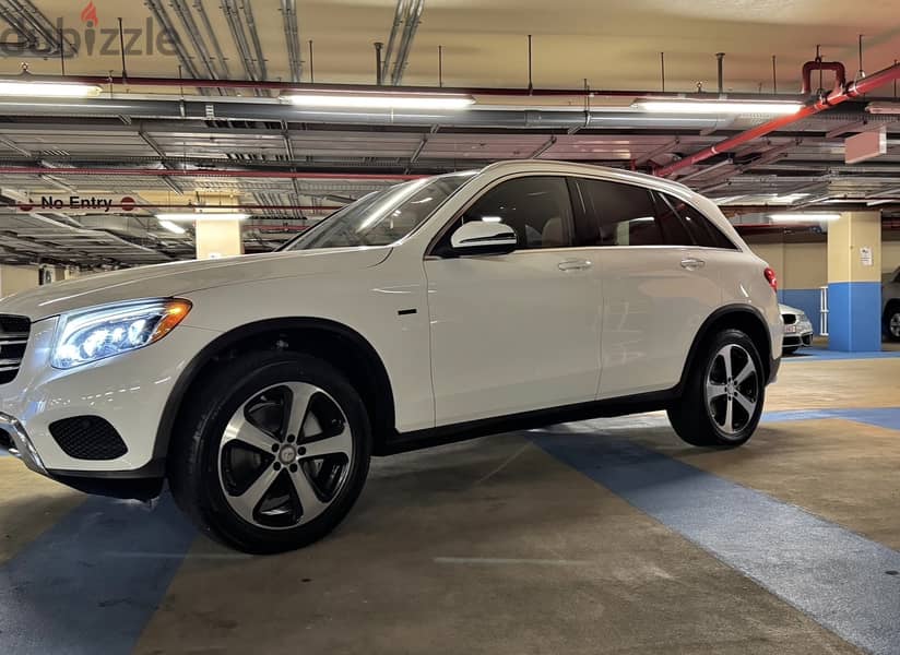 Mercedes GLC 300 Launch Edition 2016 clean carfax 1