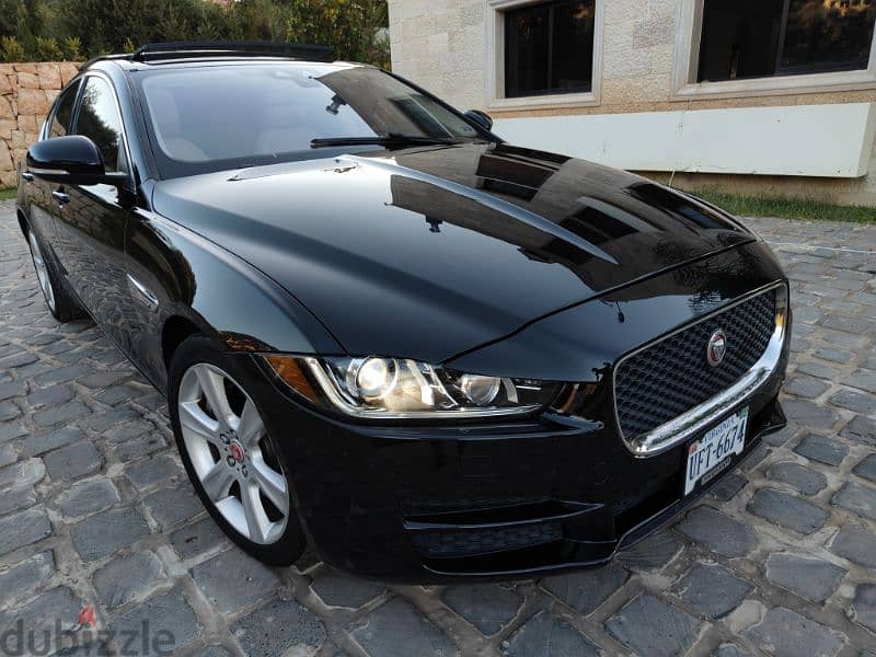 Jaguar XE 2017 10