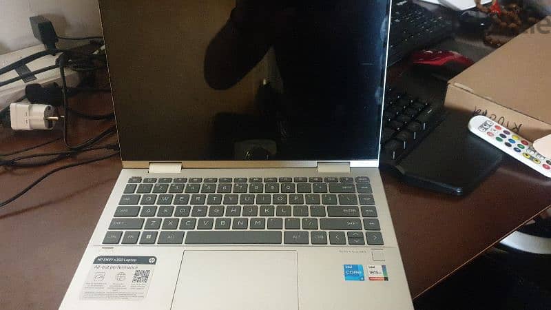 hp laptop 13th gen cpu 8 gb ram . SSD fingerprint 0