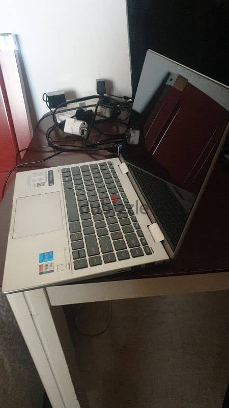 hp laptop 13th gen cpu 8 gb ram . SSD fingerprint 1