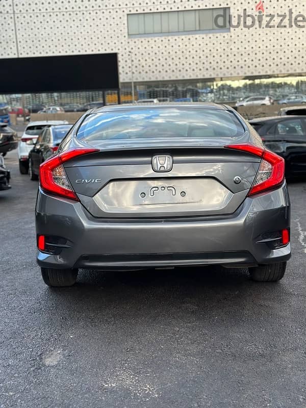 Honda Civic 2019 4