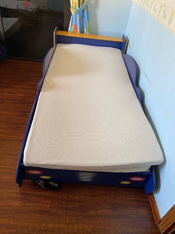 boy bed racing car 1