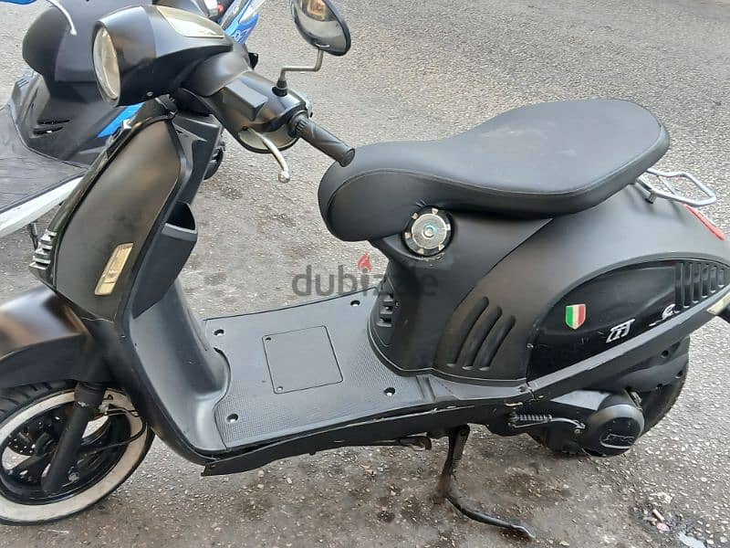 vespa chinese good condition msajale bade a3mela enkad 71675726 2