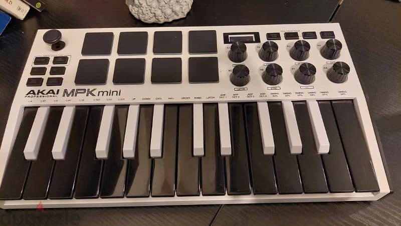 Akai MPK 3 mini Keys 1