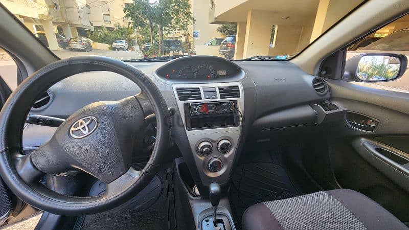 Toyota Yaris 2010 5