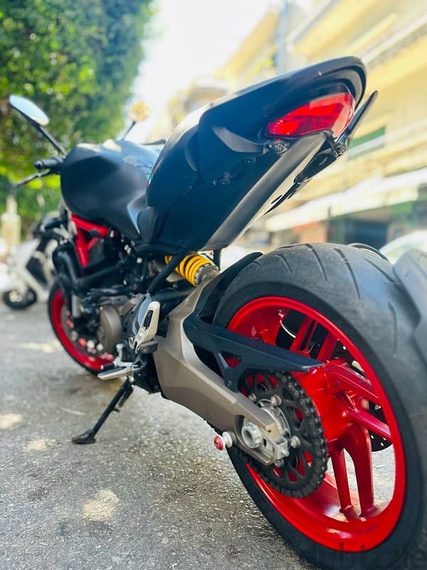 Ducati 821 - black & red - for serious people 3