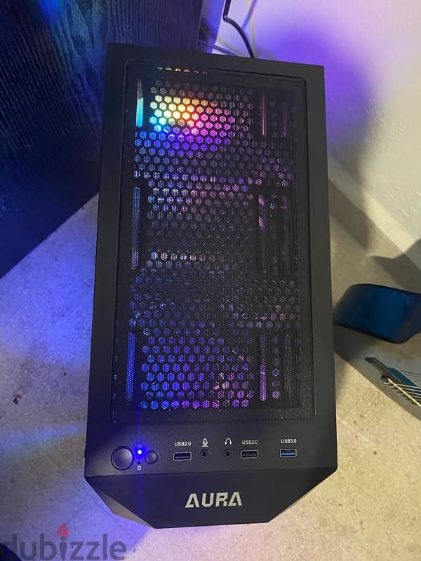 gaming pc comes with free gaming keyboard, gaming mouse used like new. 4