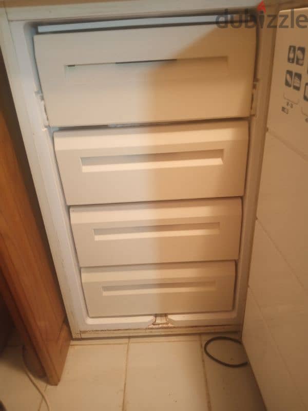 Hoover 4 drawers freezer defrost working very well 1