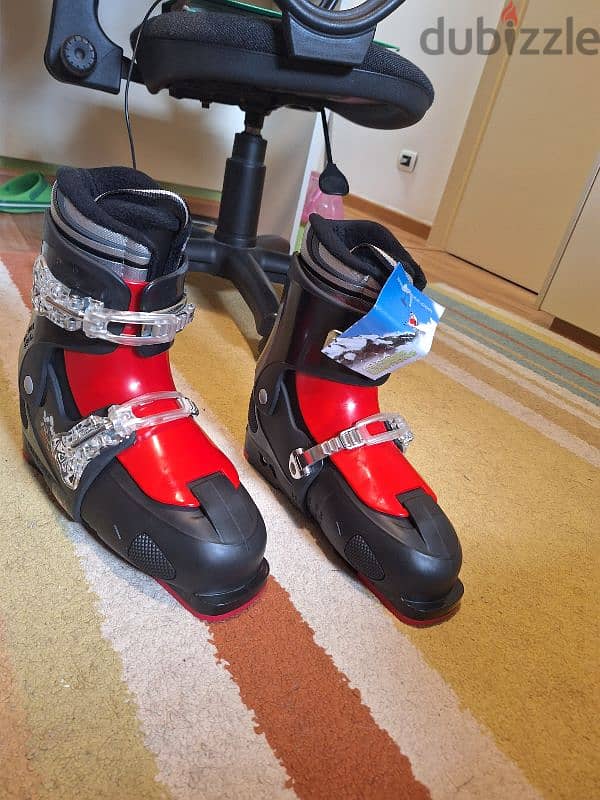 Roxa Adjustable Junior Ski Boots. 1