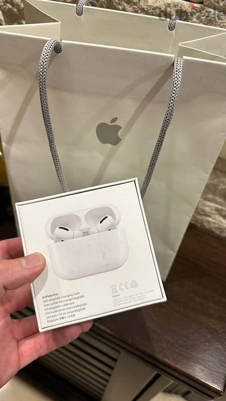 Airpods Pro with MagSafe Charging Case 1