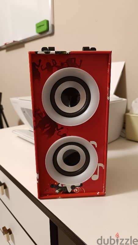 Stylish Radio Speaker 4