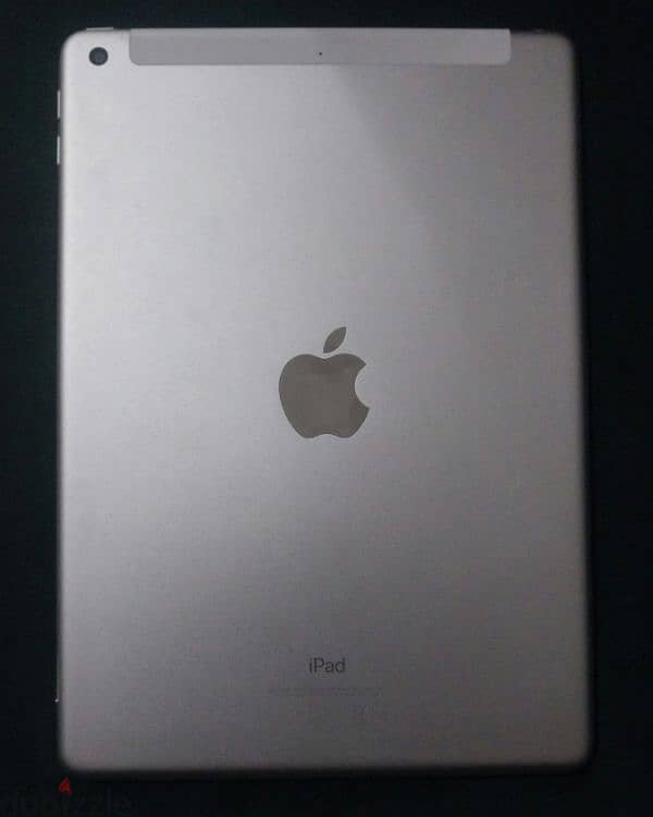 Apple Ipad 5th Generation: Excellent Condition!! 1