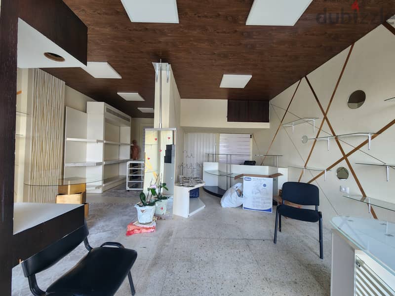 RWB186EA - Warehouse with office and shop for rent in Bouar 0