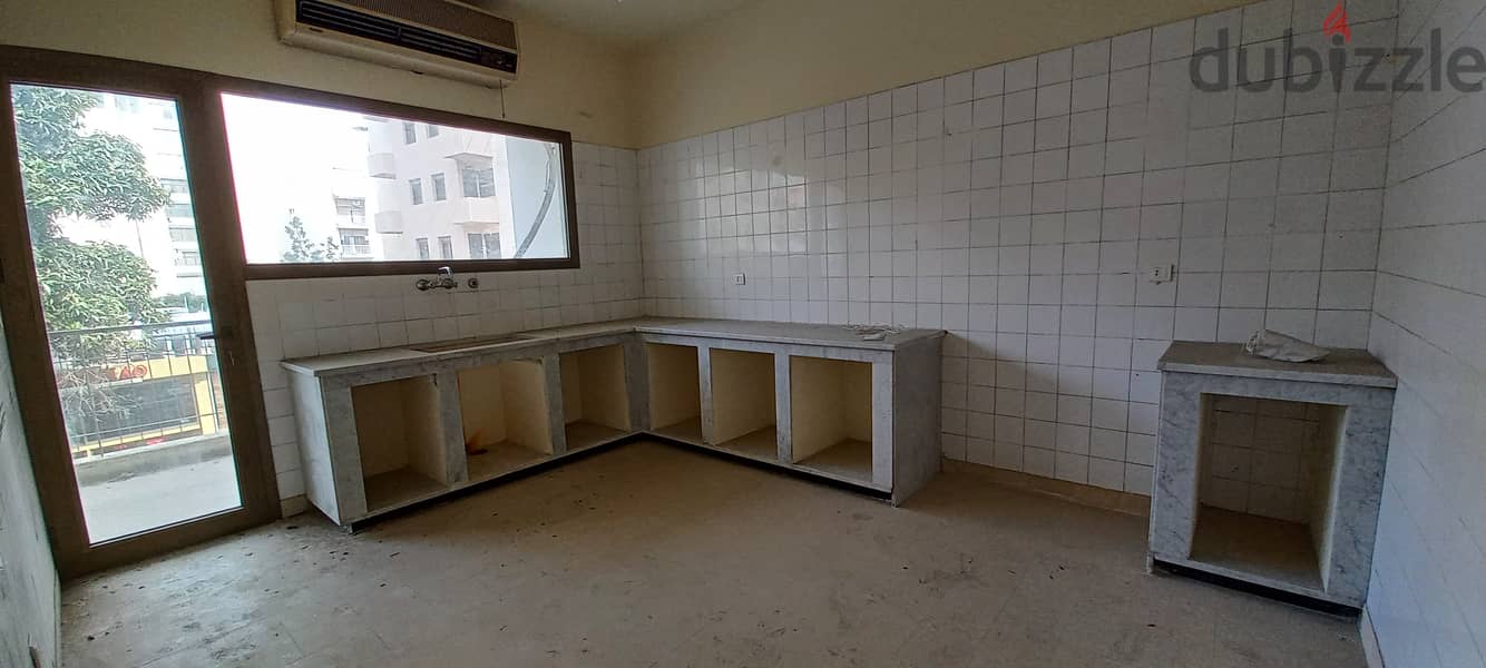 Office in Jal el  Dib of 300 sqm for rentمكتب في جل الديب بمساحة 300 م 10