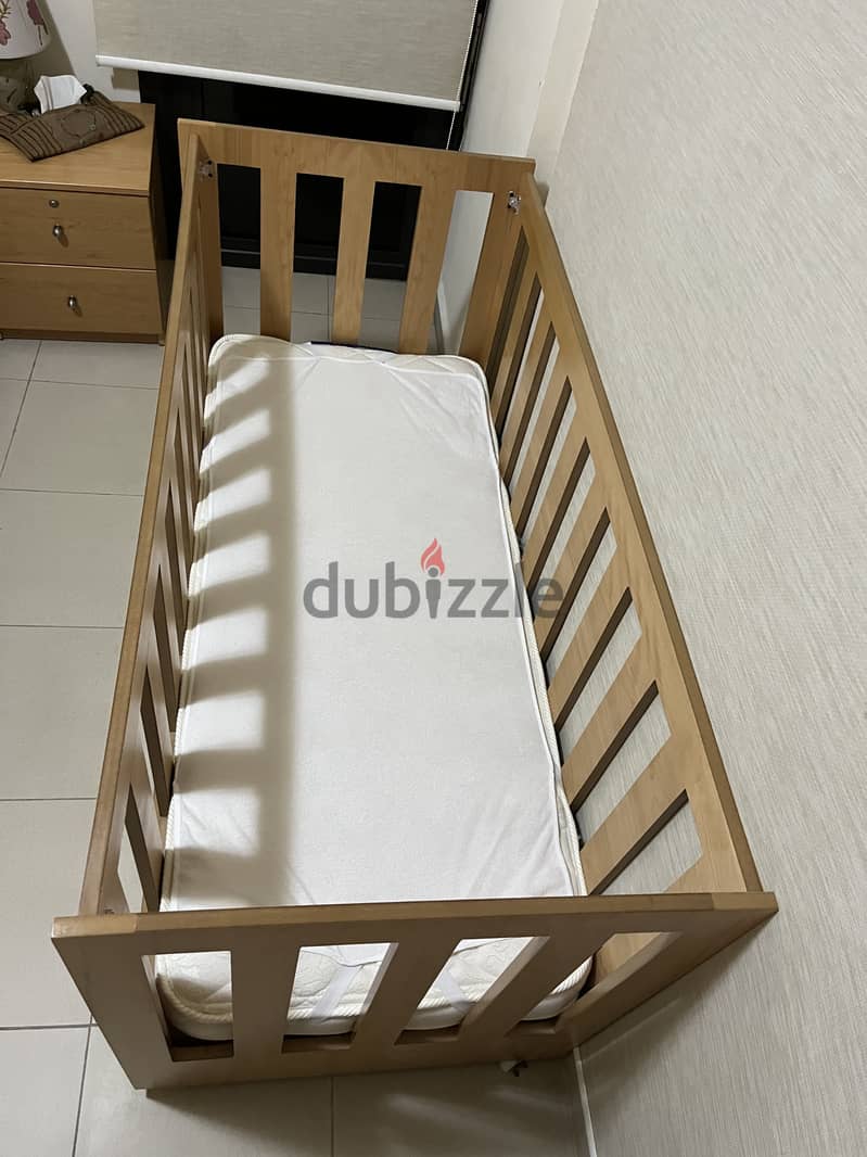 Baby crib wooden 2