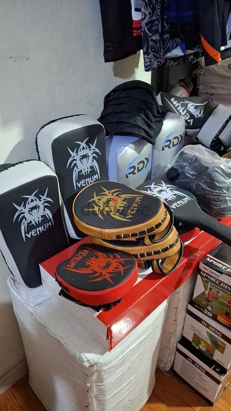 mits pads Boxing Gloves chin guard and more martial art stuff 03027072 0