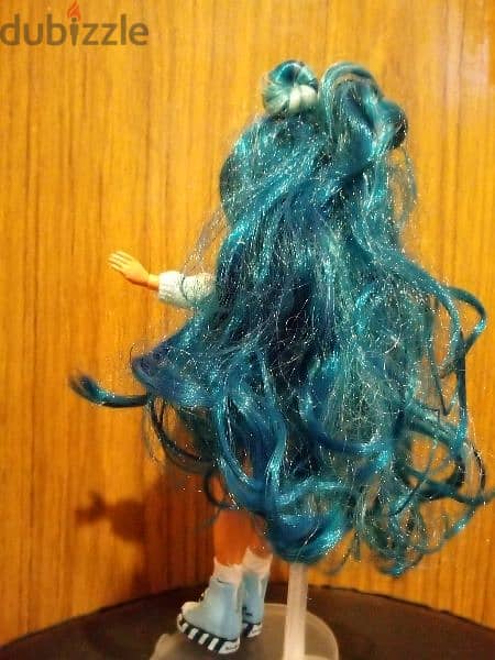 RAINBOW HIGH JUNIOR SKYLER BRADSHAW Articulated Wearing Great OMG doll 2