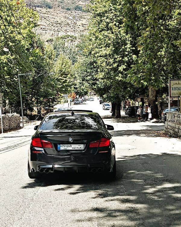 BMW 5-Series 2011 0