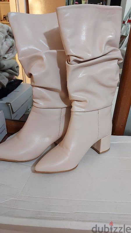 beige boots with fleece 0