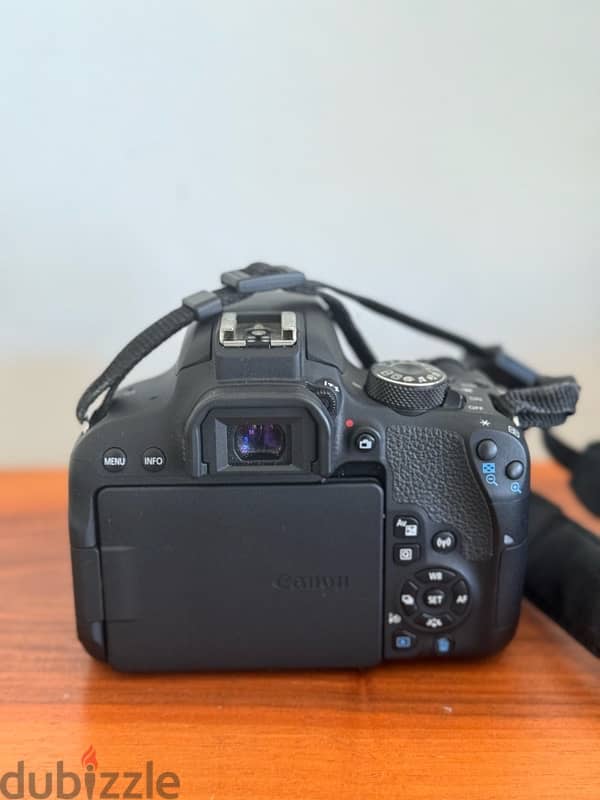 Canon 800D with 2 batteries 3