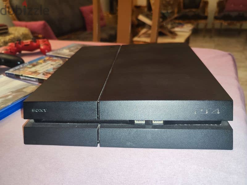 PS4 like new with 3 games 1