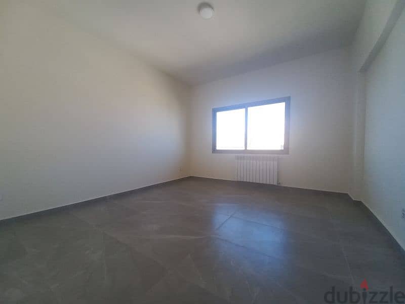 A 300m2 apartment with a sea and city view for sale in Beit Mery 5