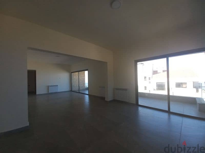 A 300m2 apartment with a sea and city view for sale in Beit Mery 6