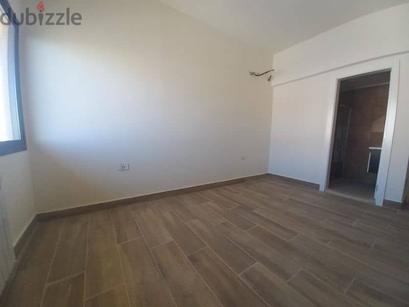 A 300m2 apartment with a sea and city view for sale in Beit Mery 9