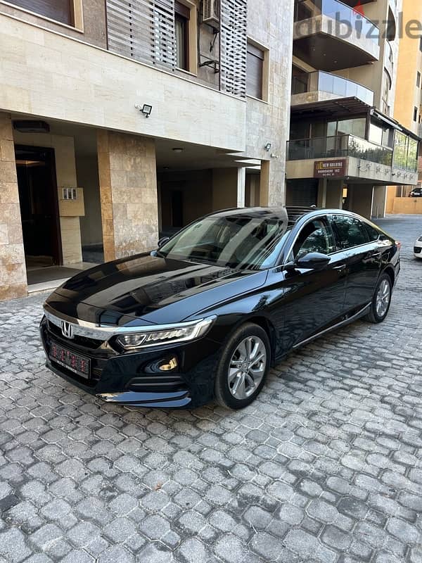 Honda Accord 2018 black on black (clean carfax) 1