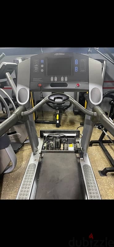 Treadmill Life Fitness with wifi like new 950$ 1