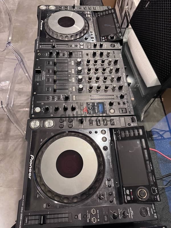 2 CDJ2000NXS + 1 DJM750MK2 0