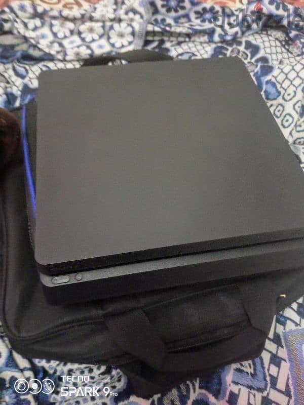 ps4 slim in great condition for sell 6