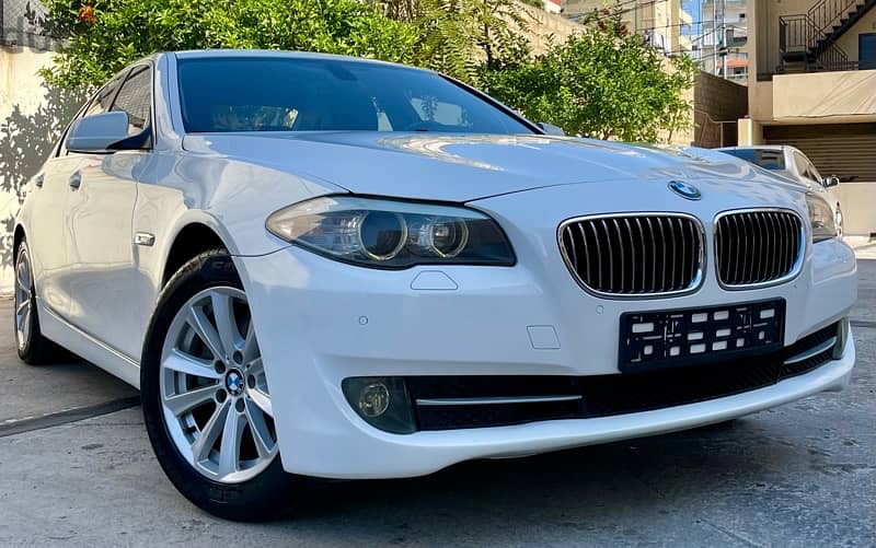 BMW 5-Series 2011 1