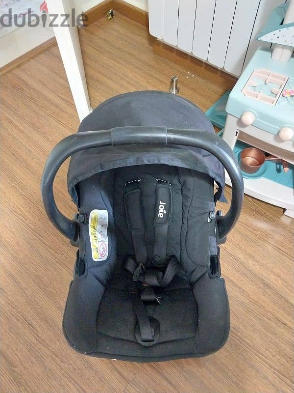 Joie Juva car seat like new with base to fix it 1