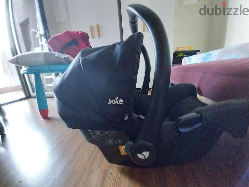 Joie Juva car seat like new with base to fix it 2