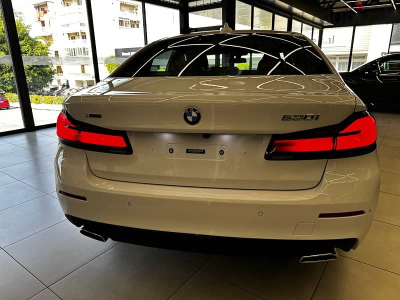 BMW 5-Series 530i X-Drive 2021 11