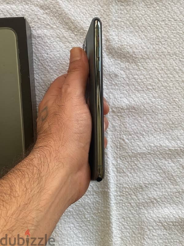 iPhone 11 Pro max (64 Gb) Waterproof / Battery Health 83 % 7