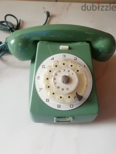 vintage rotary phone fully operational has outside crack