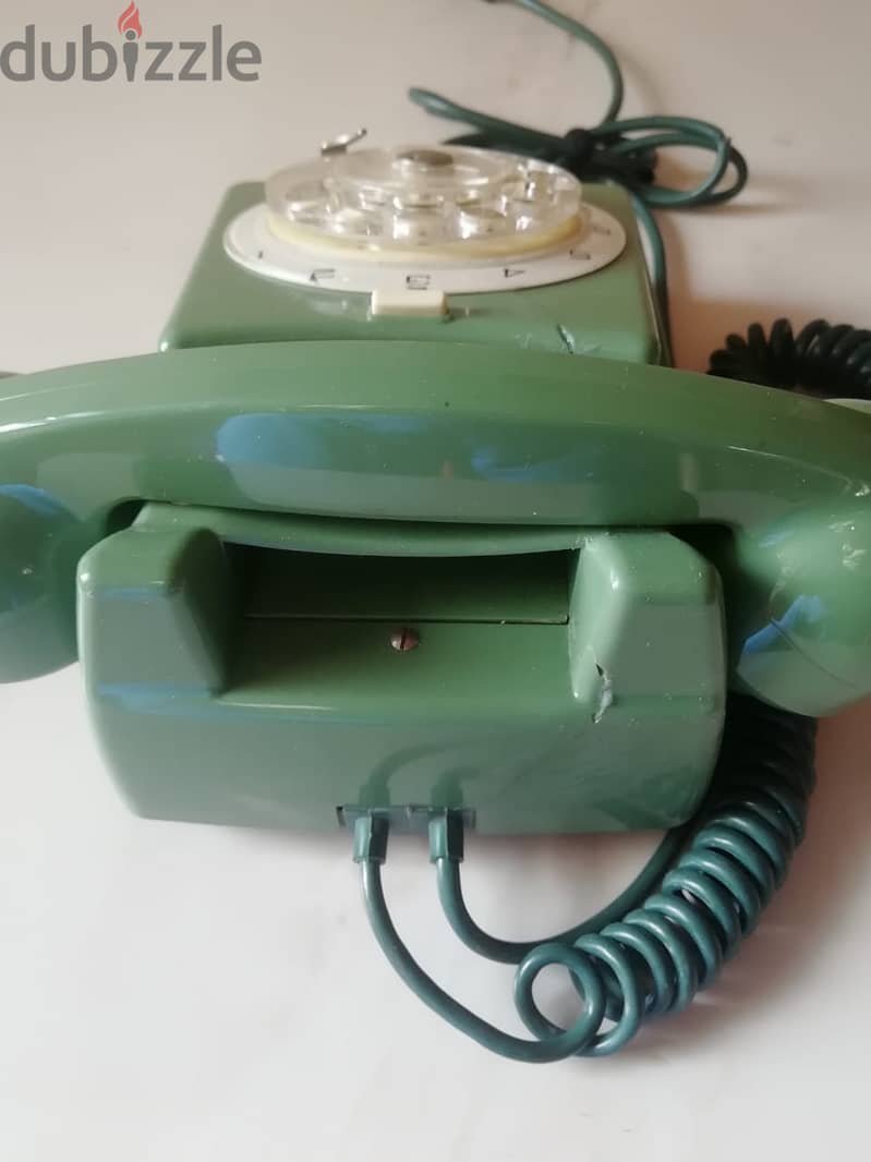 vintage rotary phone fully operational has outside crack 1