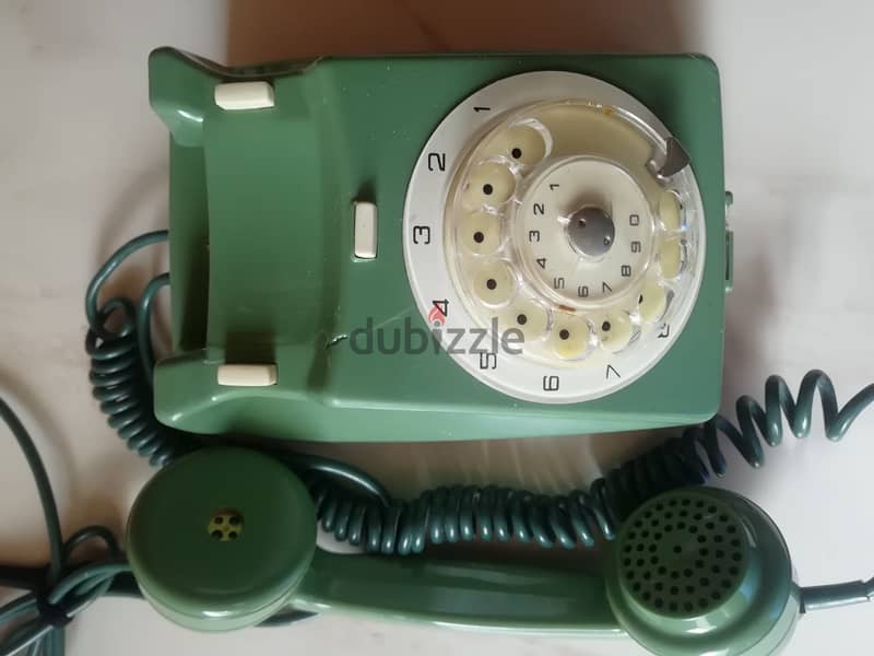 vintage rotary phone fully operational has outside crack 2